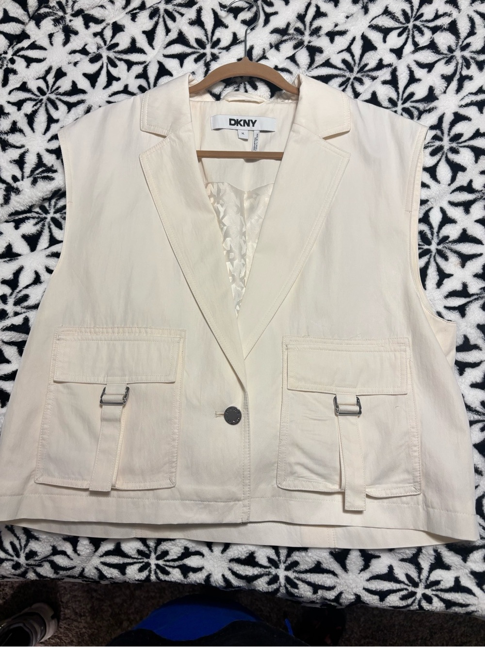 DKNY Cream Sleeveless Utility Vest with Buckle Pockets xl nwt